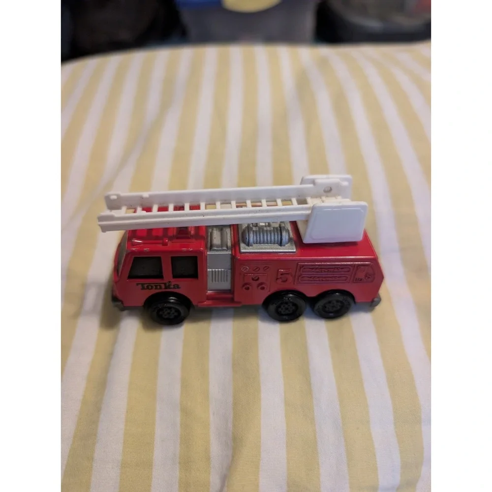 1992 Vintage Mini Tonka Metal and Plastic Fire Engine Ladder Truck Damaged